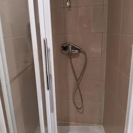 Neuf Equipe, Proche De Toutes Commodites *