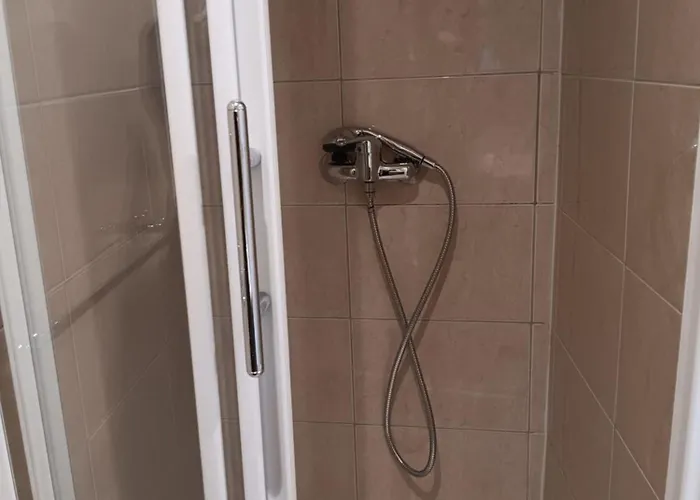 Neuf Equipe, Proche De Toutes Commodites *