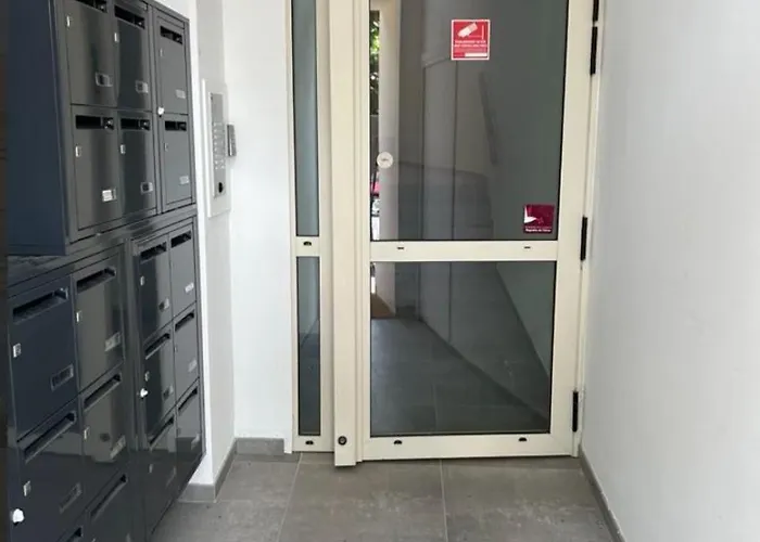 Neuf Equipe, Proche De Toutes Commodites *